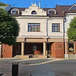 דירה Luxury Square