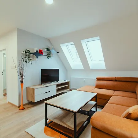 Luxury Square Apartment *
